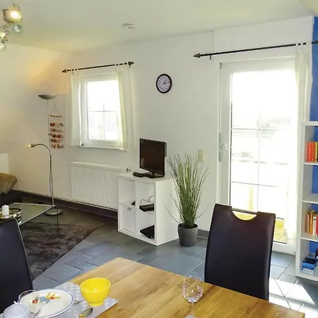 Amazing In With 2 Bedrooms *